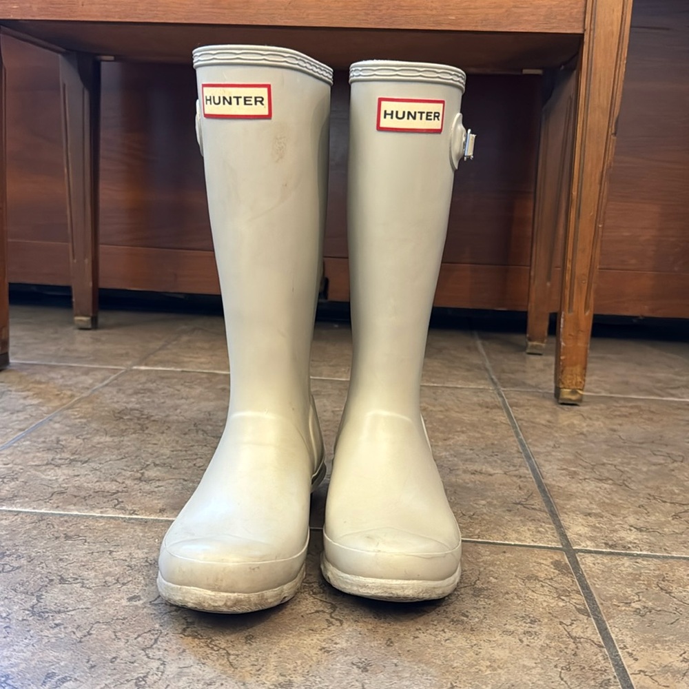 Hunter Boots. Gray color.